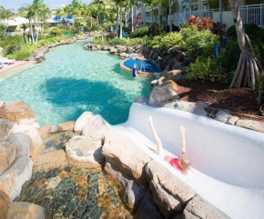 Couples studio, resort pool and spa, directly facing surf patrolled beach and surf club